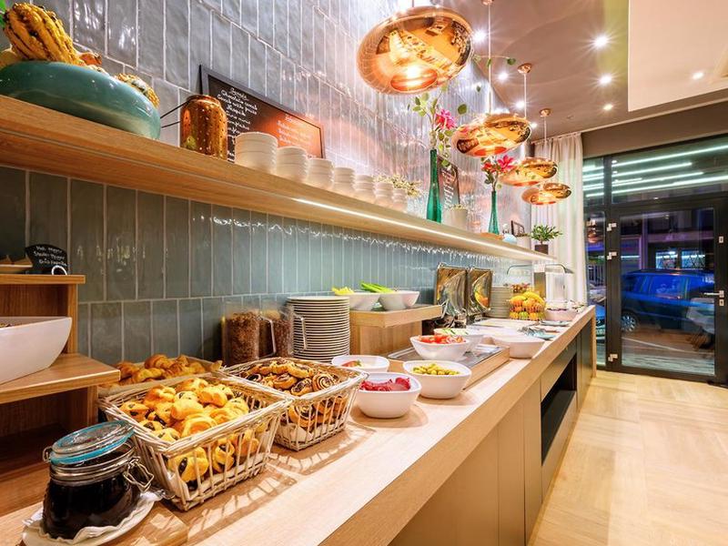 EBE715FE0C77F57937A5CCE64DA6C300