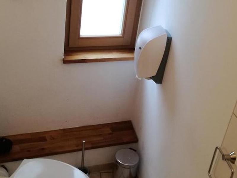 5975A63842DB689161D77218DB03BEDE