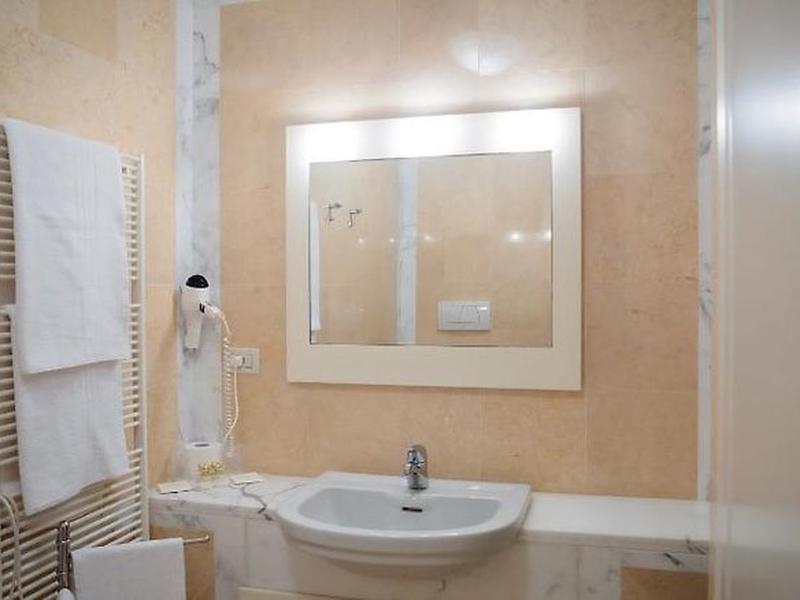 5C8720D126524DF76AE43FC375C6546D