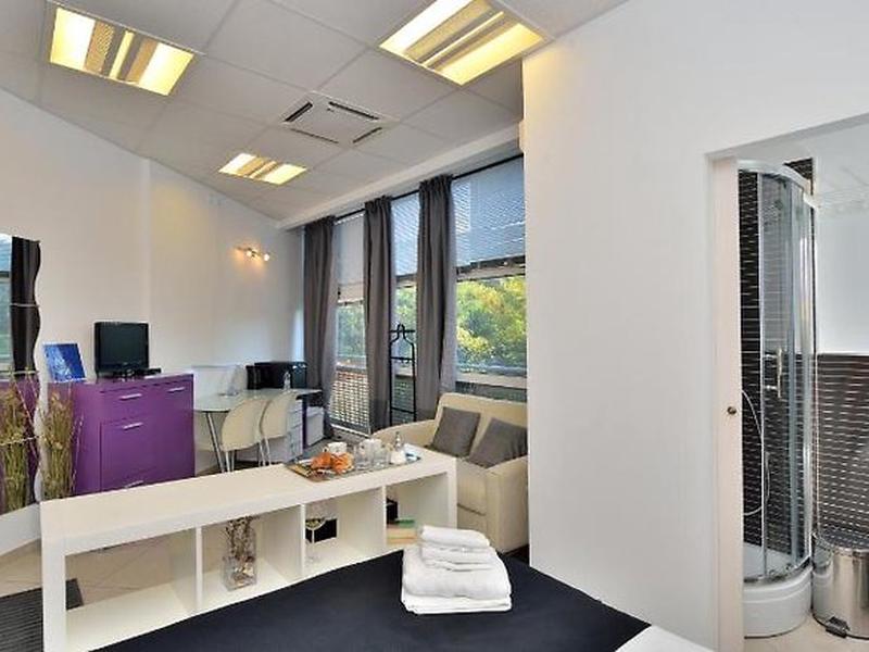 4D7851048AFC5588C7A7E4DF5CA13C12