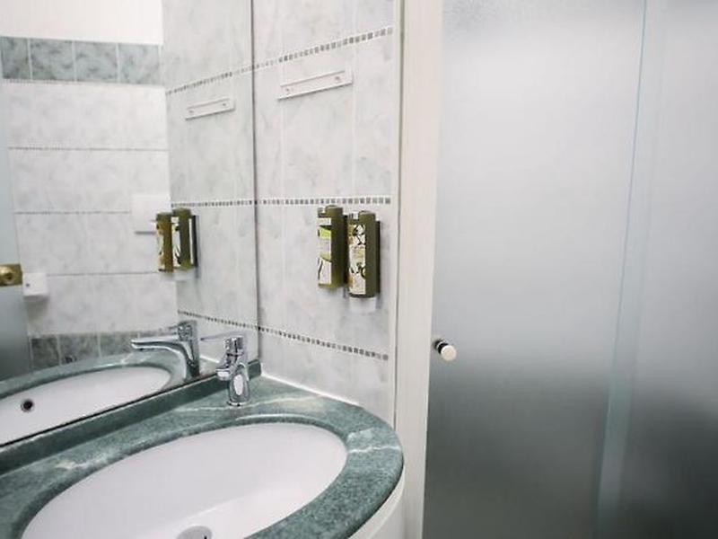 2F4E5AC8E95DE9879049D947E05C596E