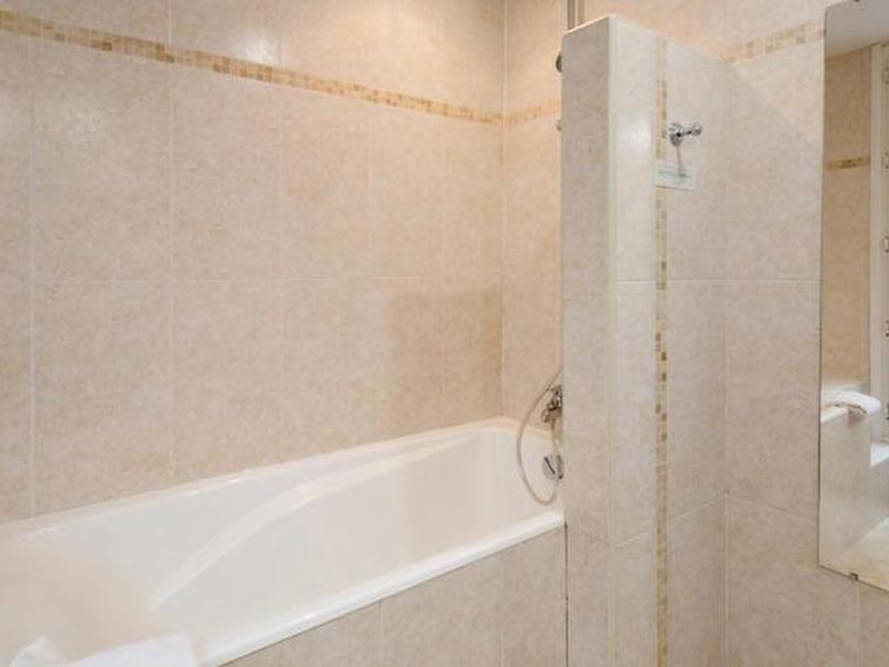 E02B380472344DCDF72E1616A470A41E