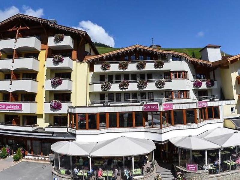 D3E9A2B685CEAD3F39AF17A1B19C9CEB