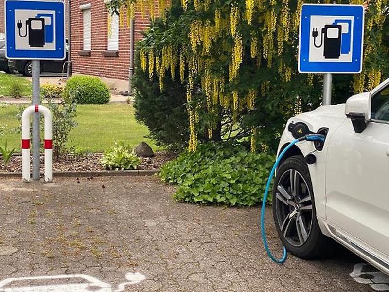 3CAD7E22ACAEBEFFA04B63F1DEDFE919