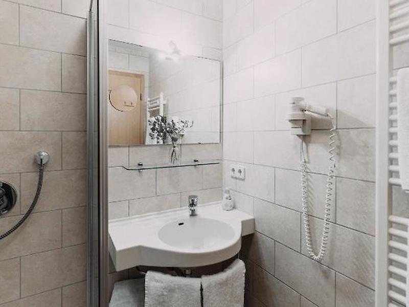 B78932D0E14A06496D074E1633E76E61