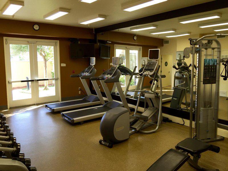 A28B0F74541A14E895B18F1700747004