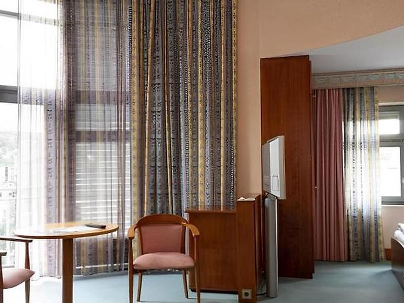 B2EA5FB588EB242D947B8ECE8AD543AA