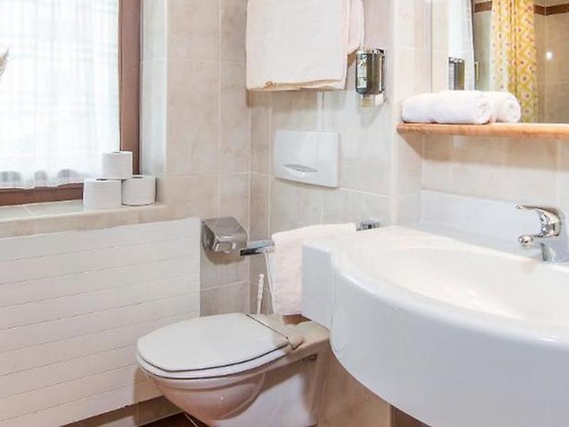 029DA25AAA50243F31F6853BF631B2AB