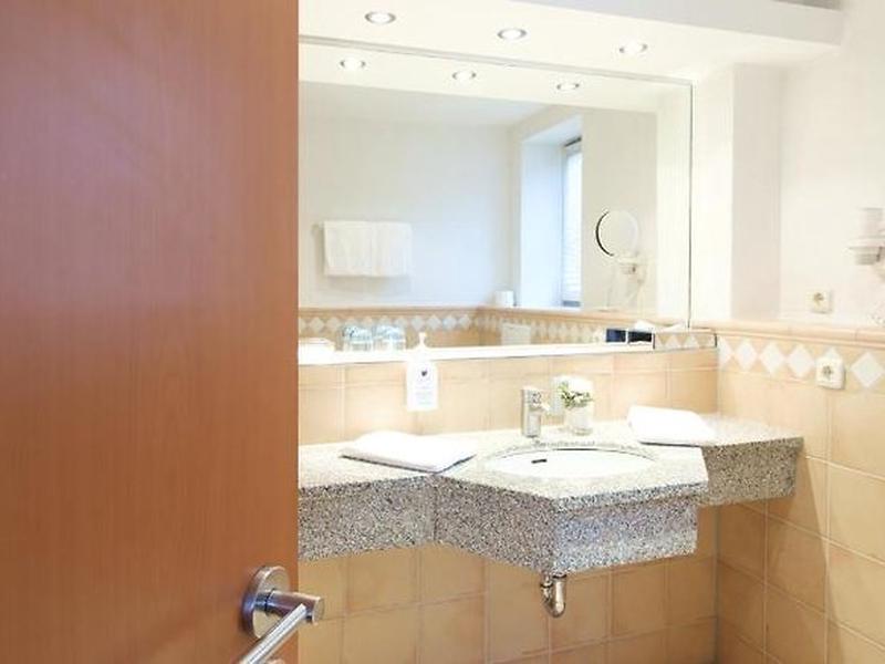 714FCBEEEC1950ABD6F622FA98292169