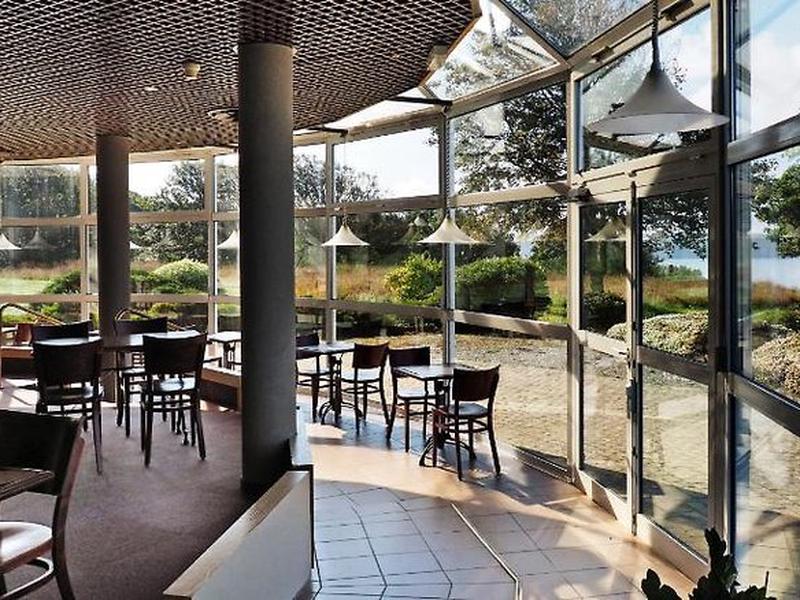 77B0C94CE9D7360192F47CD64AF8AE1A