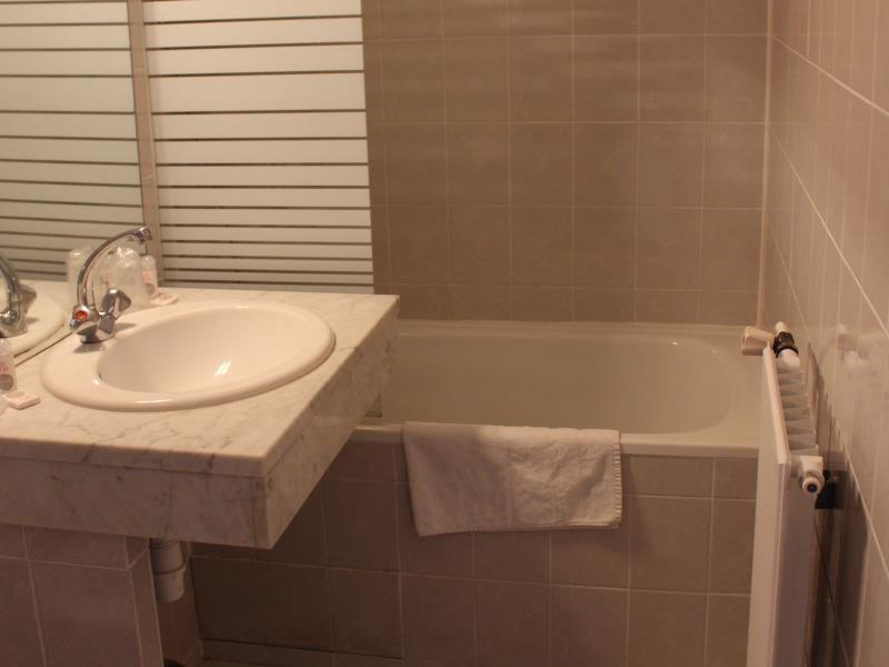 001674B1367C7CA8288A8DB2EF9578B3