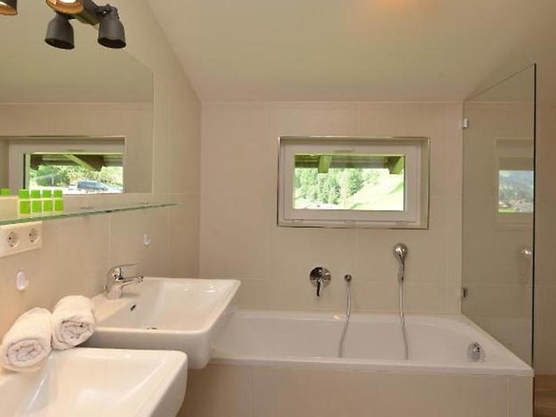 C77D9A81A7671AA3FC4844B23EFE7A24