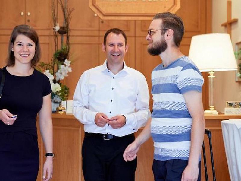 03FB0460611CFE9A1F37D21B1548824D