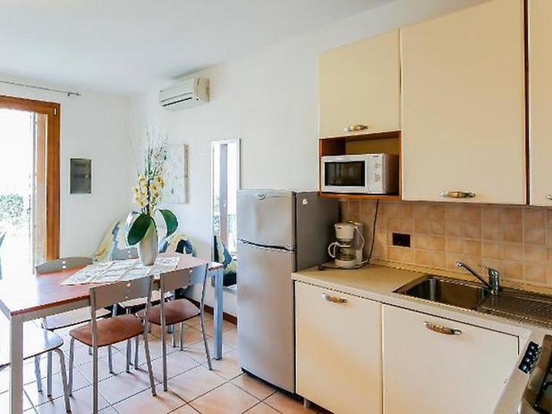 4D8C415CA81517873D5042E583DCF651