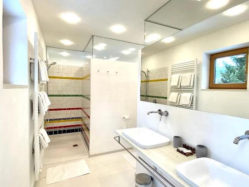 CFB538BC456EA772F5E2FDCBA1096C7C