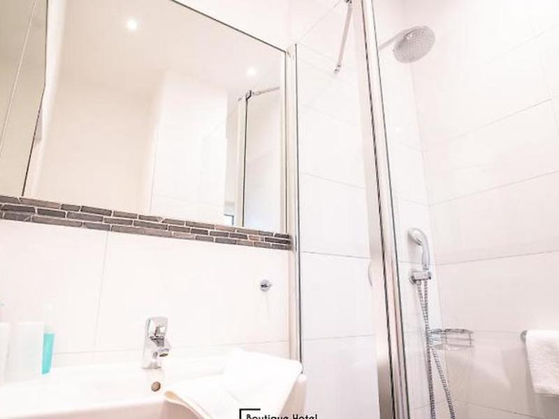 256C184BD497B0498226238873881E70