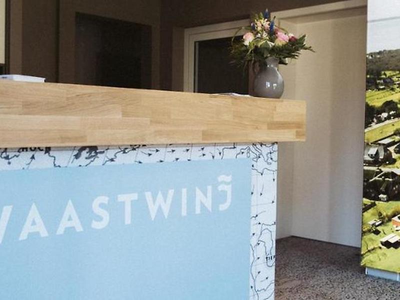 99FC716424F9CEBA2FF92833FB5B454C