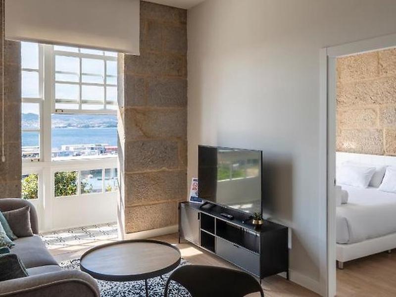 CE80B279D38F8D9DABF597C958DB8BC9