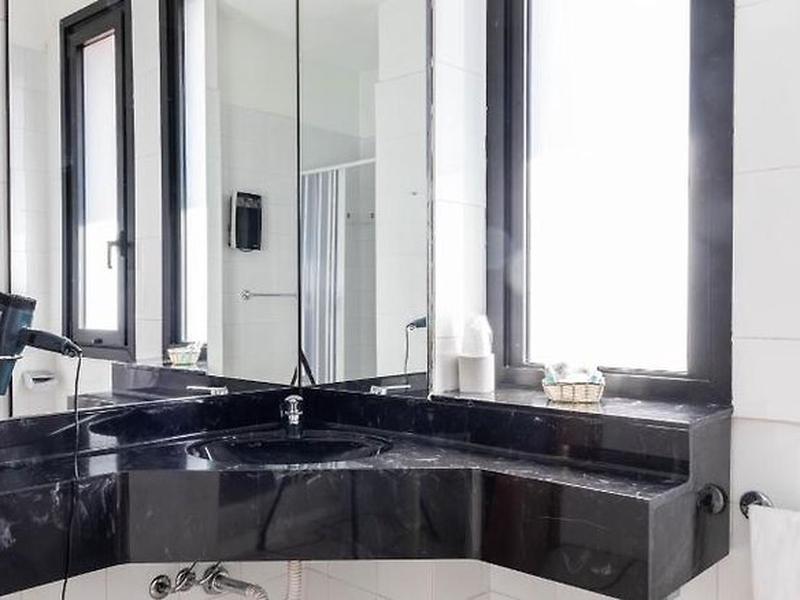 44E7F96154272354EA8998CE6493778B