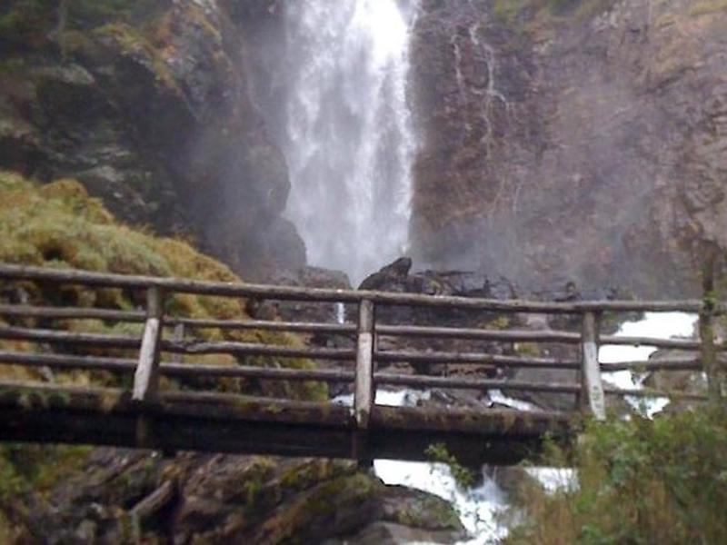 EA7E9F4AB21BF7D90E667D286978F12D