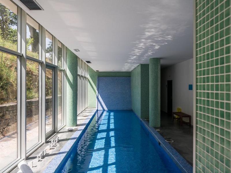 29DB9C3F7050B39E734158A48D7B5BA9