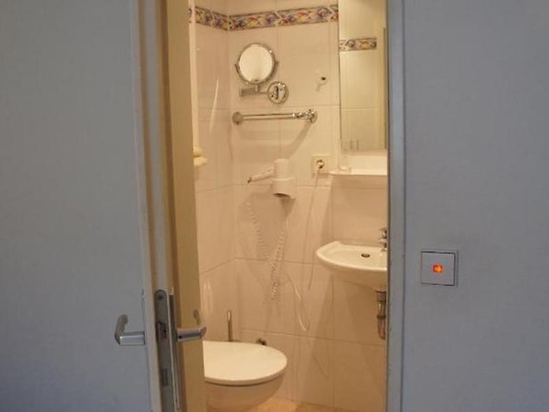 0F5D273C39631E07D6F87D1AEDA281A8