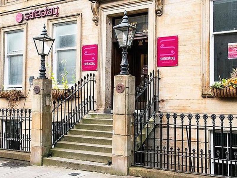 33AE6F21B3042373BA506ACC93D7AB3D