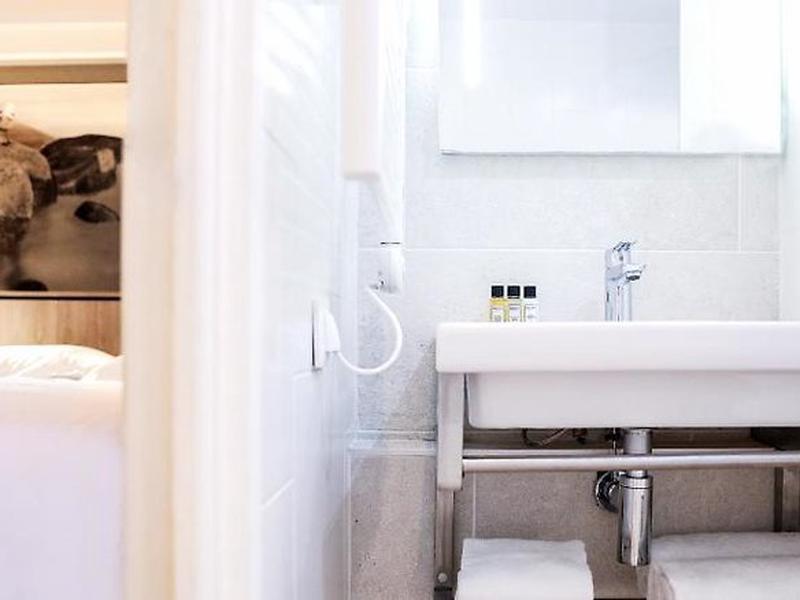 D270174E80386D2C55E1D8C61900995B