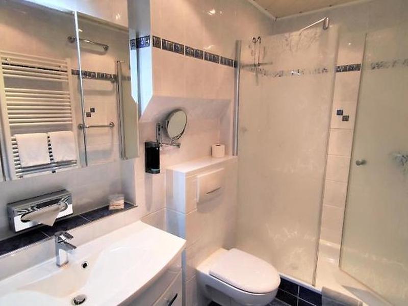 B51D5CFF5305CC257EA6E9B4061AE060