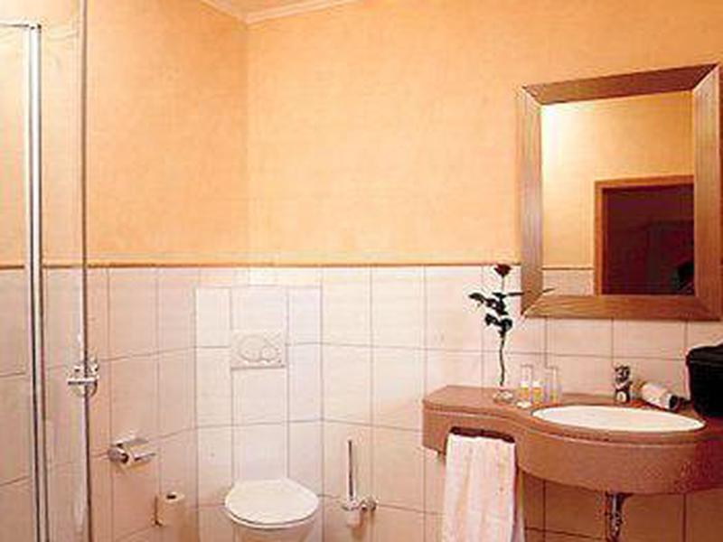 3F402CB1B627429D0BCBAE1DF5D5377F