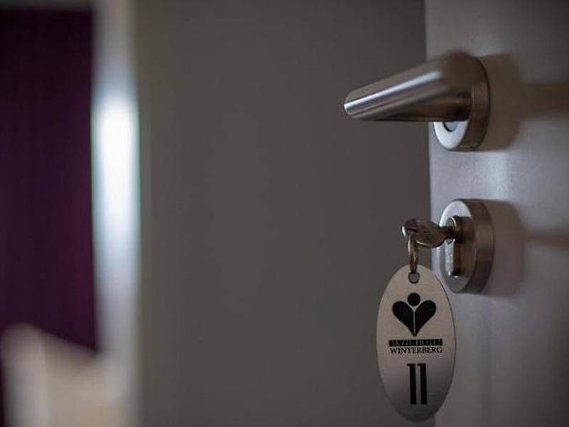 C9F2FE66444FDE03F1C6CC9884488459