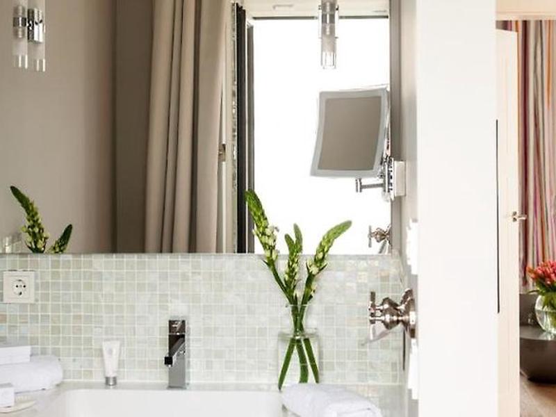 3743E7C4B2BD8B6A7B389E306880F057