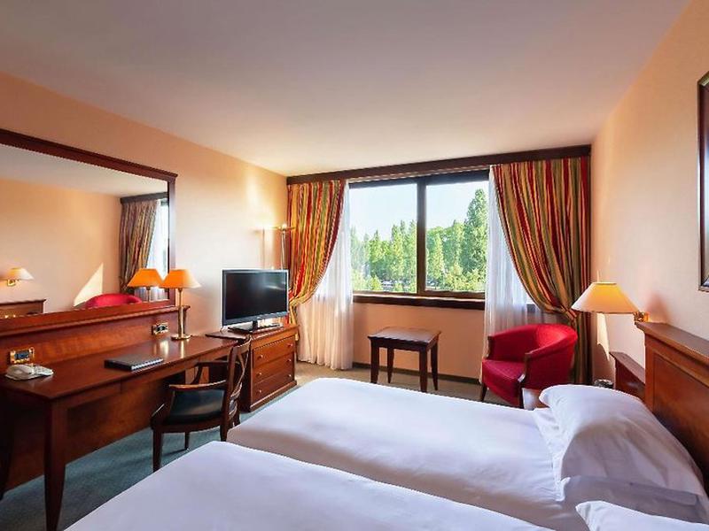 EEE9A8A4403F825387EF15B9D4B8DC9F