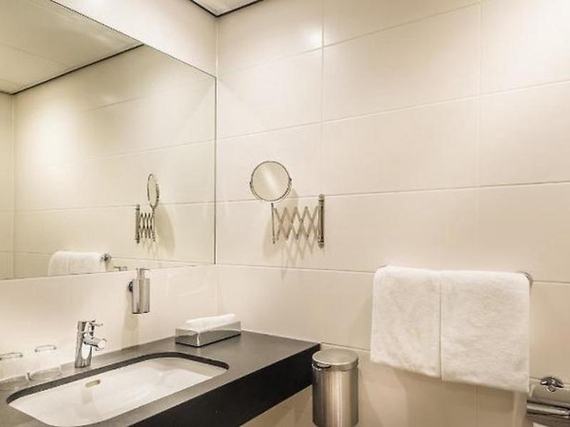 52B077AD76F847AD8AF1B70774359A10