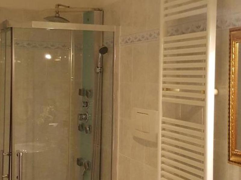 329DCAB1F66F0AF1683BE4384DC6084A