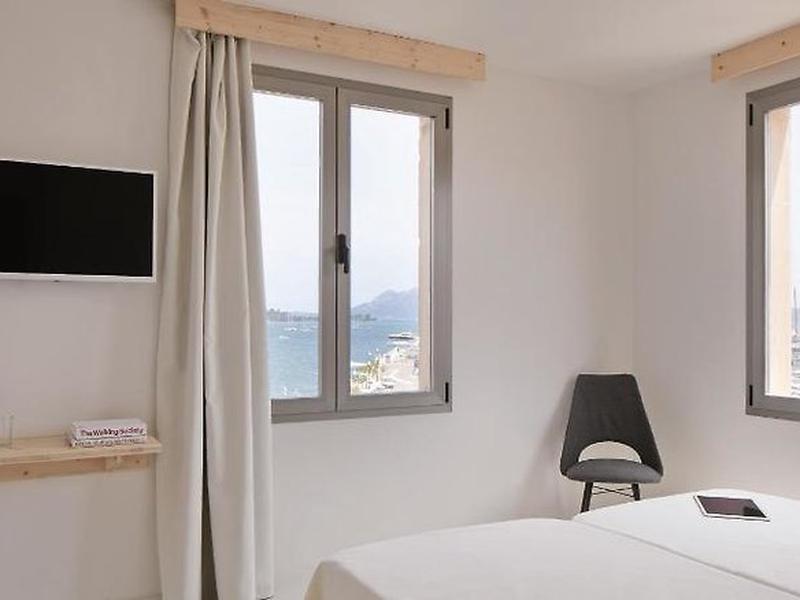 17C6E02F1E9FA74C7FDD768EBB7818D2