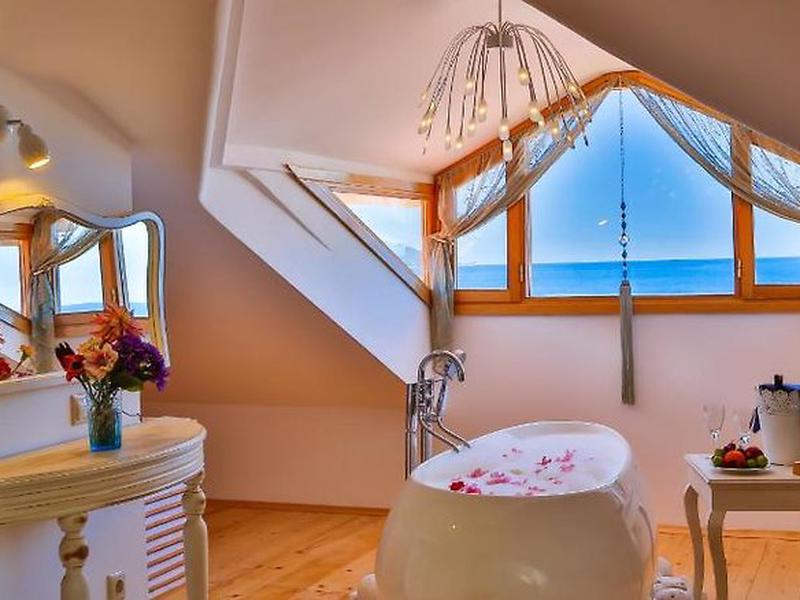 E615582BC010B52F641EF4B5B381FA18