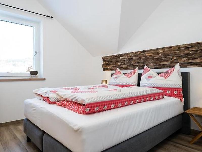 5A92252E8A9D56182AD585AF87D2624C