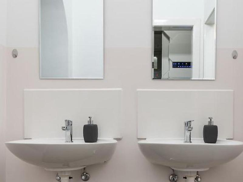 1B5AFAC47FFBE2E0DA75D6D6EE06970C