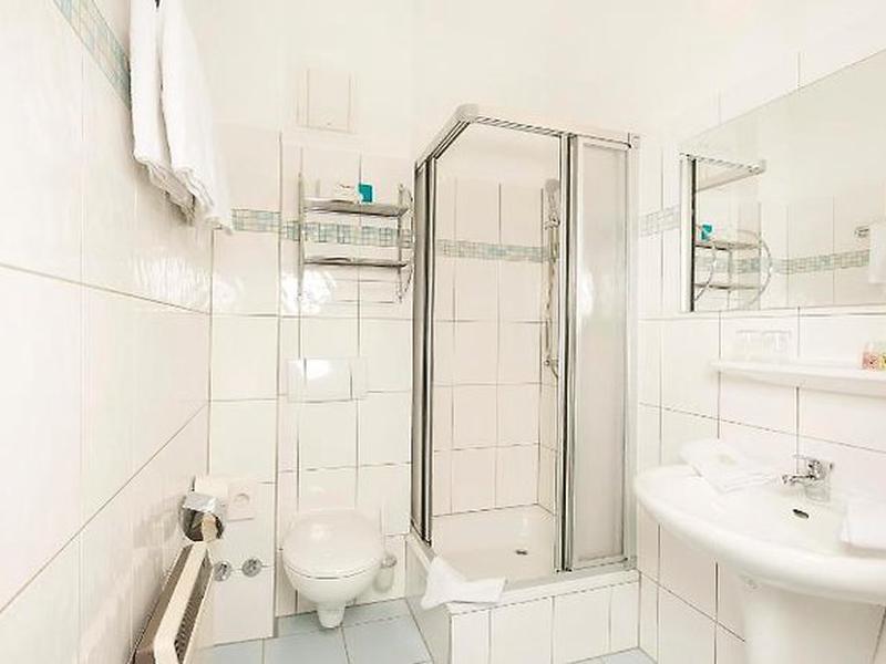 B5F6C92706EA012725E47AEAAAF77F25