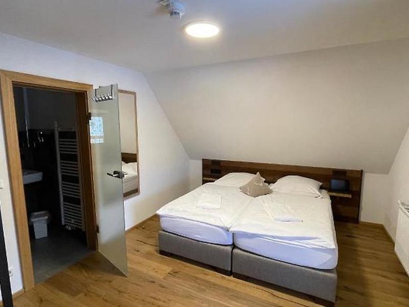 8D6B2F868F817D4C791D49CE54142F62