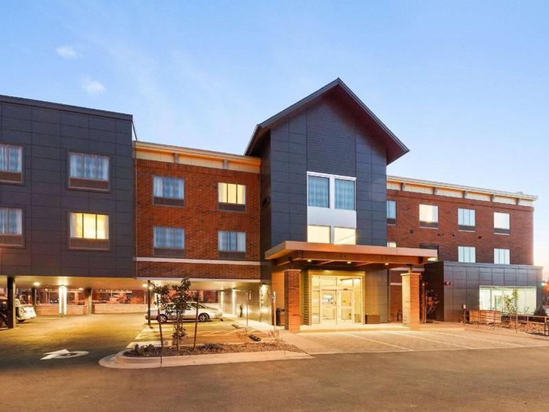 DCF21883B6753277C79D3E2232AEE43E