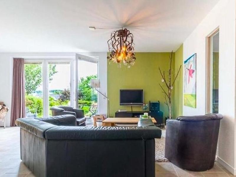 51D56B585AE2D57B1C3BAF23AA1215B8