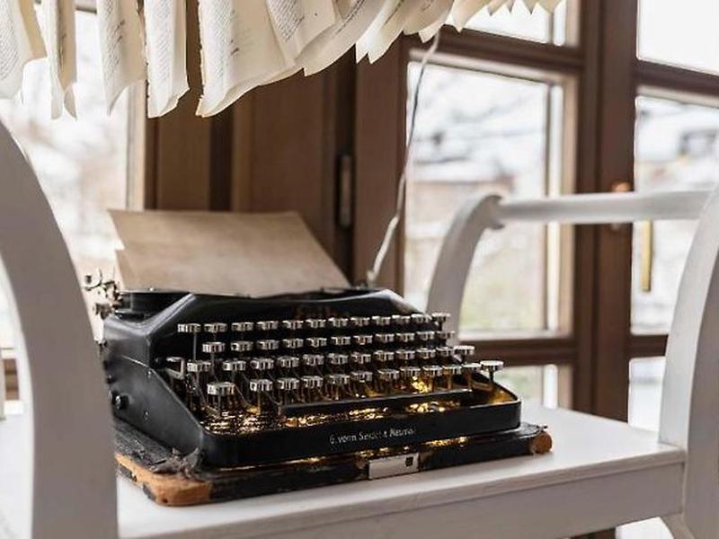 CA2C038A7904110208F8F4F46910F01D