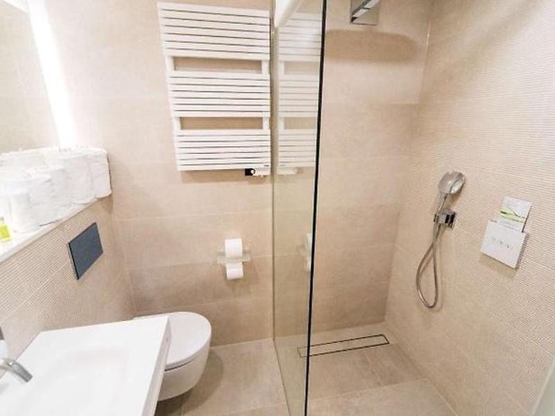 0B77FE306A4A4B135794A338460E555B