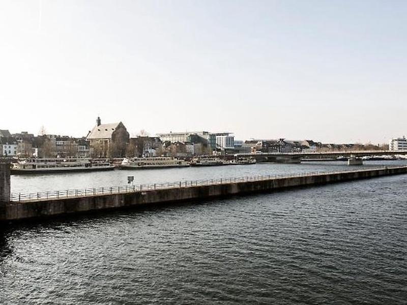 CF5E61DBC9E77F4306B6F98C76145978