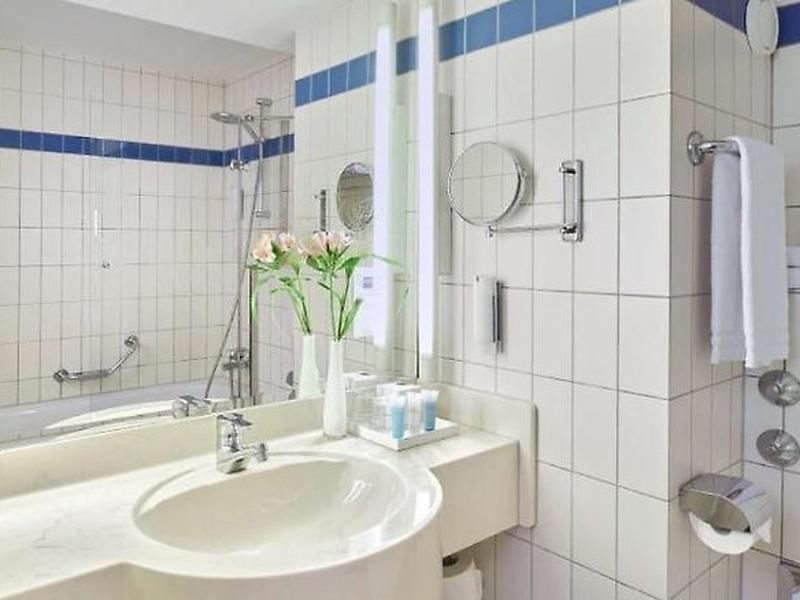 65B025F1F51352F7A9349476B4FCD44B