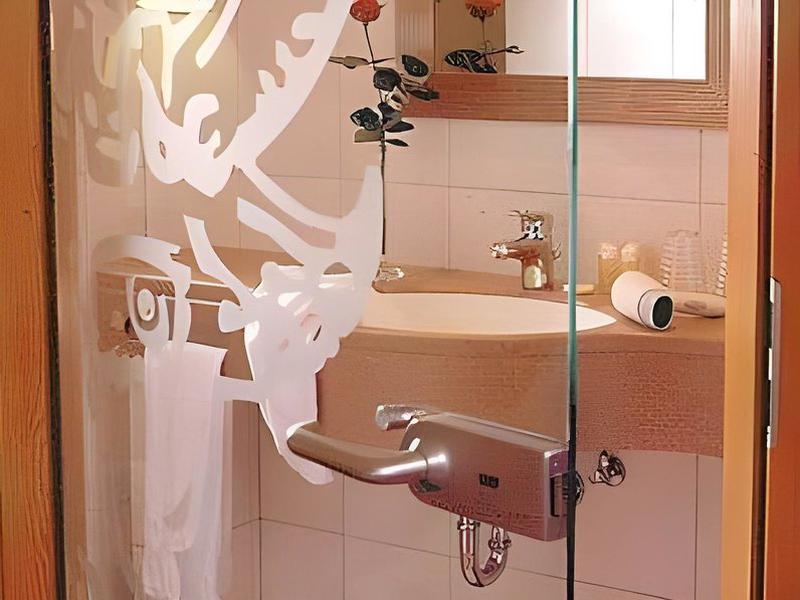 6F1A03E80DE80FF5A37B837979C0D62F