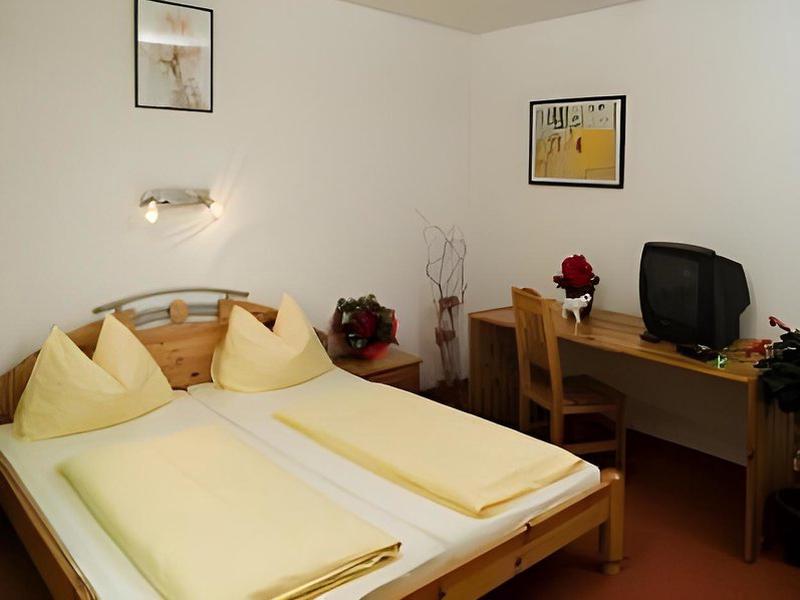 EF5ADF1DC1D49ED7B2F8D4969F86F5F5