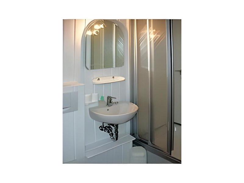 1DF0C5EB42D83C63F9AFD3587C979570